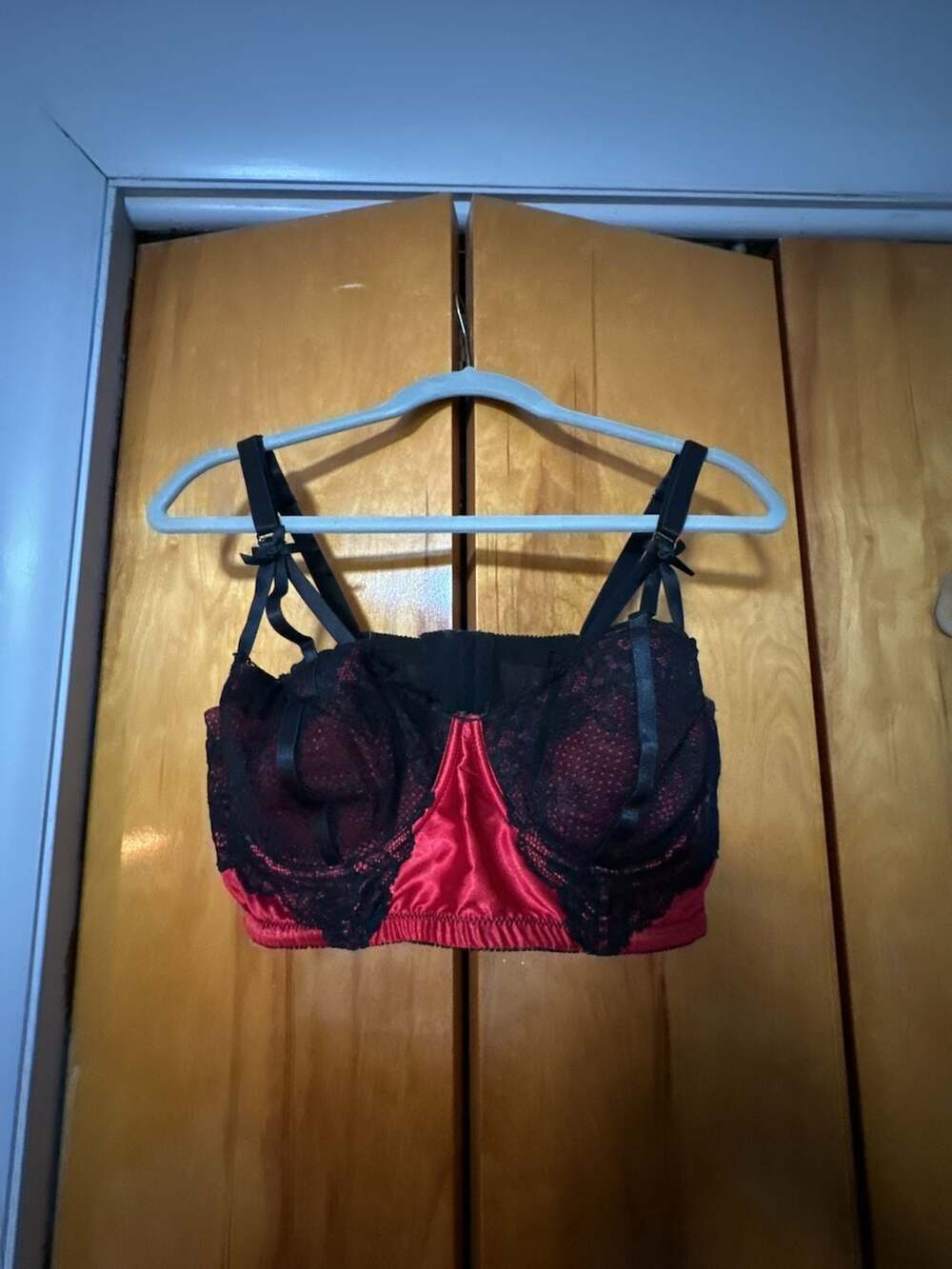 Torrid Corset Top Size 2 Red Black Satin Lace Bustier